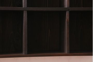ラフジュ工房オリジナル　古材リメイク家具　2×4マス　収納とディスプレイが楽しめる壁掛けマス目棚(壁掛け収納棚、ウォールラック)(R-037579)