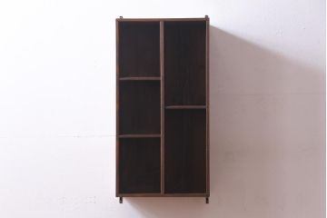 ラフジュ工房オリジナル　古材リメイク家具　ディスプレイが映えるレトロな壁掛け収納棚(ウォールシェルフ、ウォールラック、飾り棚)(R-037582)