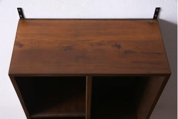 ラフジュ工房オリジナル　古材リメイク家具　ディスプレイが映えるレトロな壁掛け収納棚(ウォールシェルフ、ウォールラック、飾り棚)(R-037582)