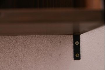 ラフジュ工房オリジナル　古材リメイク家具　ディスプレイが映えるレトロな壁掛け収納棚(ウォールシェルフ、ウォールラック、飾り棚)(R-037582)