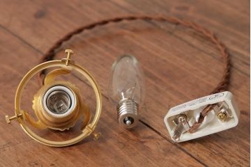 ビンテージ照明　フリルシェードがおしゃれなフランスヴィンテージのペンダントライト(天井照明)(R-037583)