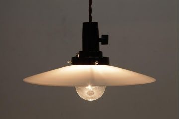 昭和レトロ照明　戦前　昔懐かしい平笠シェードのペンダントライト(吊り下げ照明、天井照明)(R-037584)