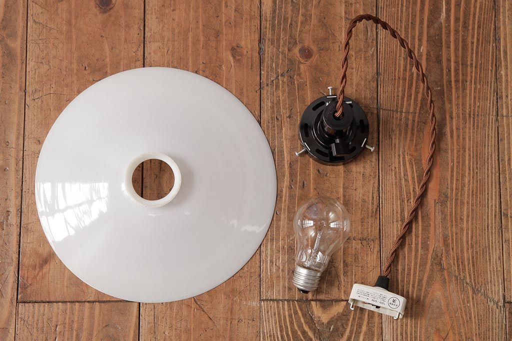 昭和レトロ照明　戦前　昔懐かしい平笠シェードのペンダントライト(吊り下げ照明、天井照明)(R-037584)