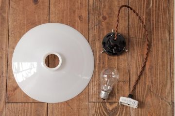 昭和レトロ照明　戦前　昔懐かしい平笠シェードのペンダントライト(吊り下げ照明、天井照明)(R-037584)