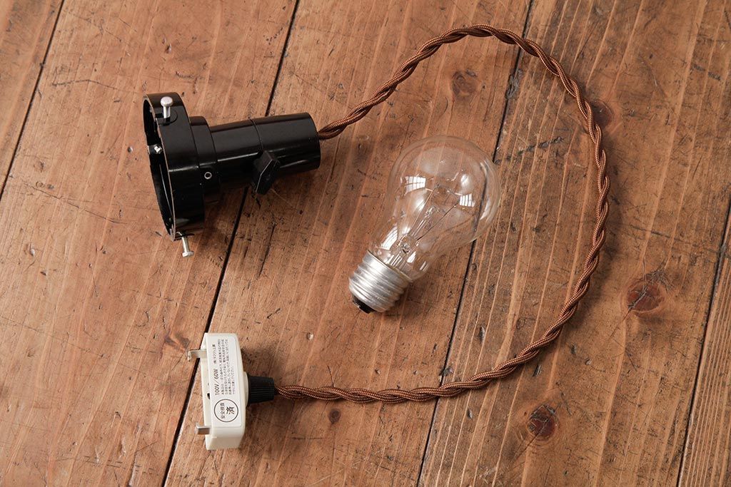 昭和レトロ照明　戦前　昔懐かしい平笠シェードのペンダントライト(吊り下げ照明、天井照明)(R-037584)