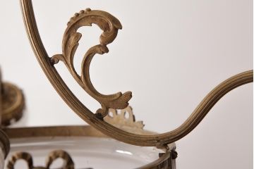 アンティーク照明　フランスヴィンテージ　凝ったデザインの高級感漂うシャンデリア(4灯、天井照明、吊り下げ照明、ビンテージ)(R-037585)