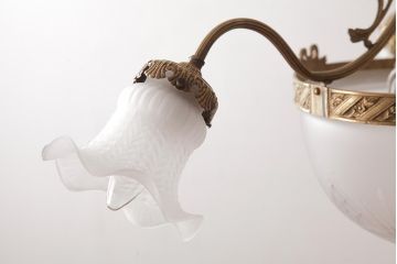 アンティーク照明　フランスヴィンテージ　凝ったデザインの高級感漂うシャンデリア(4灯、天井照明、吊り下げ照明、ビンテージ)(R-037585)