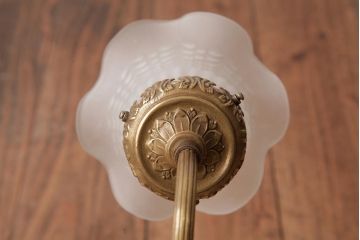 アンティーク照明　フランスヴィンテージ　凝ったデザインの高級感漂うシャンデリア(4灯、天井照明、吊り下げ照明、ビンテージ)(R-037585)