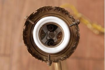 アンティーク照明　フランスヴィンテージ　凝ったデザインの高級感漂うシャンデリア(4灯、天井照明、吊り下げ照明、ビンテージ)(R-037585)