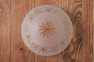 アンティーク照明　フランスヴィンテージ　凝ったデザインの高級感漂うシャンデリア(4灯、天井照明、吊り下げ照明、ビンテージ)(R-037585)