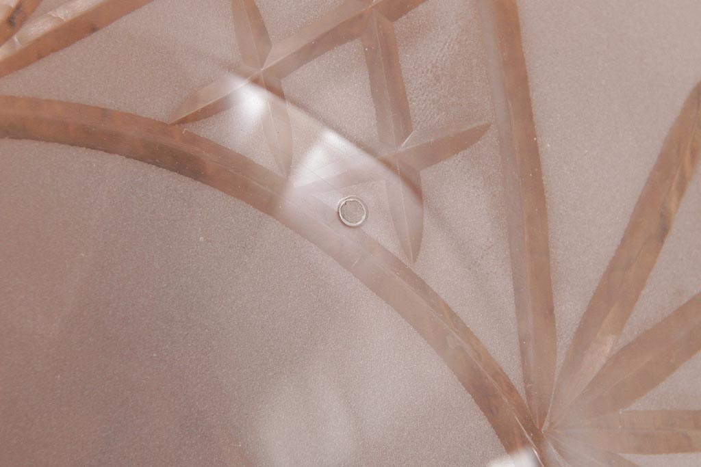 アンティーク照明　フランスヴィンテージ　凝ったデザインの高級感漂うシャンデリア(4灯、天井照明、吊り下げ照明、ビンテージ)(R-037585)