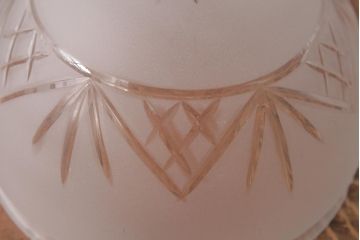 アンティーク照明　フランスヴィンテージ　凝ったデザインの高級感漂うシャンデリア(4灯、天井照明、吊り下げ照明、ビンテージ)(R-037585)