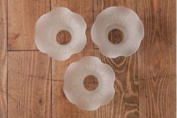 アンティーク照明　フランスヴィンテージ　凝ったデザインの高級感漂うシャンデリア(4灯、天井照明、吊り下げ照明、ビンテージ)(R-037585)