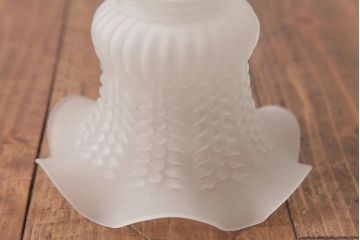 アンティーク照明　フランスヴィンテージ　凝ったデザインの高級感漂うシャンデリア(4灯、天井照明、吊り下げ照明、ビンテージ)(R-037585)