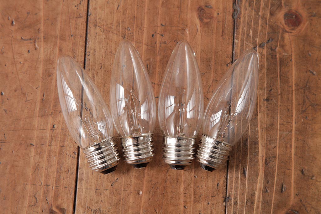 アンティーク照明　フランスヴィンテージ　凝ったデザインの高級感漂うシャンデリア(4灯、天井照明、吊り下げ照明、ビンテージ)(R-037585)