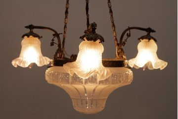 アンティーク照明　フランスアンティーク　青銅製　クラシカルで緻密なつくりのシャンデリア(4灯、天井照明、吊り下げ照明)(R-037587)