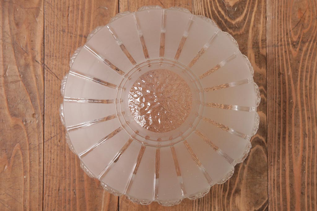 アンティーク照明　フランスアンティーク　青銅製　クラシカルで緻密なつくりのシャンデリア(4灯、天井照明、吊り下げ照明)(R-037587)