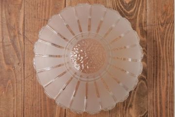 アンティーク照明　フランスアンティーク　青銅製　クラシカルで緻密なつくりのシャンデリア(4灯、天井照明、吊り下げ照明)(R-037587)