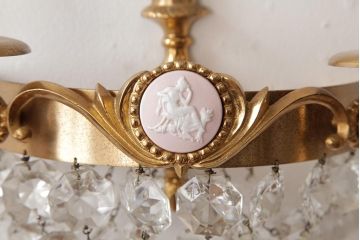 ビンテージ照明　真鍮製　ガラスドロップとカメオがおしゃれなフランスヴィンテージのウォールランプ(壁掛けシャンデリア、壁付け照明)(R-037588)