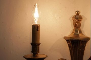 ビンテージ照明　ルイ16世様式　真鍮製　フランスヴィンテージのクラシカルなウォールランプ(壁掛けシャンデリア、壁付け照明)(R-037590)