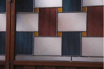 アンティーク建具　ラフジュ工房オリジナルステンドグラス　明治大正期　総ケヤキ材　色ガラス・結霜ガラス入り　レトロモダンなステンドグラスのリメイクパーテーション(衝立)(R-037593)