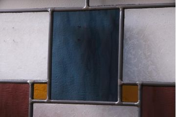 アンティーク建具　ラフジュ工房オリジナルステンドグラス　明治大正期　総ケヤキ材　色ガラス・結霜ガラス入り　レトロモダンなステンドグラスのリメイクパーテーション(衝立)(R-037593)