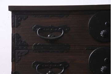 アンティーク家具　和製アンティーク　リメイク　総桐材　金具が見事な脚付き時代箪笥(チェスト、タンス、桐箪笥、桐たんす)(R-037595)