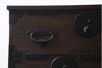 アンティーク家具　和製アンティーク　リメイク　総桐材　かくし付　金具が見事な脚付き時代箪笥(チェスト、タンス、桐箪笥、桐たんす)(R-037596)