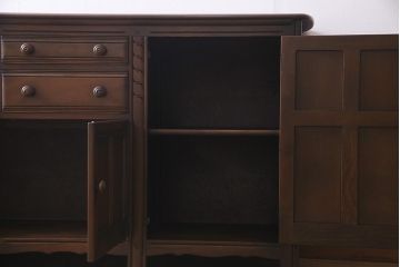 ヴィンテージ家具　イギリスビンテージ　ERCOL(アーコール)　エレガントな佇まいのサイドボード(キャビネット、収納)(R-037597)