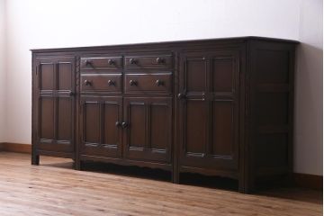 ヴィンテージ家具　イギリスビンテージ　ERCOL(アーコール)　エレガントな佇まいのサイドボード(キャビネット、収納)(R-037597)