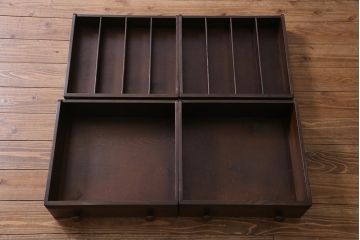 ヴィンテージ家具　イギリスビンテージ　ERCOL(アーコール)　エレガントな佇まいのサイドボード(キャビネット、収納)(R-037597)