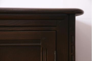 ヴィンテージ家具　イギリスビンテージ　ERCOL(アーコール)　エレガントな佇まいのサイドボード(キャビネット、収納)(R-037597)