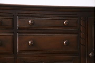 ヴィンテージ家具　イギリスビンテージ　ERCOL(アーコール)　エレガントな佇まいのサイドボード(キャビネット、収納)(R-037597)