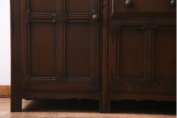 ヴィンテージ家具　イギリスビンテージ　ERCOL(アーコール)　エレガントな佇まいのサイドボード(キャビネット、収納)(R-037597)