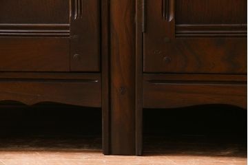 ヴィンテージ家具　イギリスビンテージ　ERCOL(アーコール)　エレガントな佇まいのサイドボード(キャビネット、収納)(R-037597)
