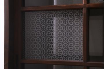 ラフジュ工房オリジナル　引き出し付き　両面引き戸　レトロモダンな戸棚(キャビネット、収納棚)(R-037598)