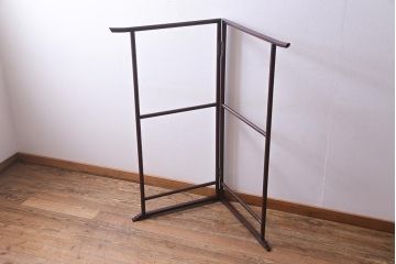 アンティーク雑貨　昭和中期　漆塗り　和モダンなインテリアにぴったりな衣桁(R-037599)