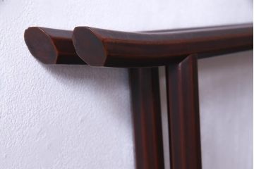 アンティーク雑貨　昭和中期　漆塗り　和モダンなインテリアにぴったりな衣桁(R-037599)