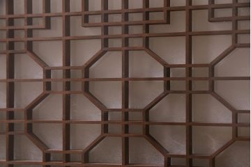 ラフジュ工房オリジナル　アンティーク古建具リメイク　和レトロな組子引き戸の重ねキャビネット(収納棚、戸棚、書院戸)(R-037601)