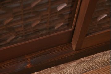 ラフジュ工房オリジナル　アンティーク古建具リメイク　和レトロな組子引き戸の重ねキャビネット(収納棚、戸棚、書院戸)(R-037601)
