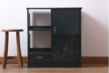 中古　国産工芸家具　漆塗り　中桐材　シックモダンな飾り棚(飾棚、収納棚)(R-037602)