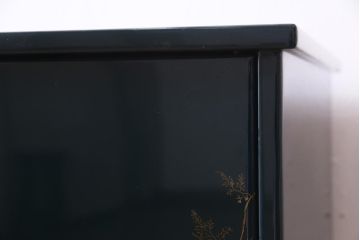 中古　国産工芸家具　漆塗り　中桐材　シックモダンな飾り棚(飾棚、収納棚)(R-037602)