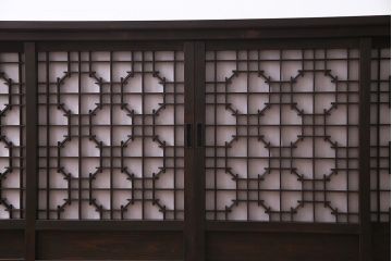 ラフジュ工房オリジナル　アンティーク古建具リメイク　蜀江　和モダンな脚付きサイドボード(書院戸、組子、キャビネット、テレビ台、テレビボード)(R-037604)