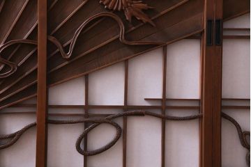 ラフジュ工房オリジナル　アンティーク建具リメイク　扇菊　こだわりの和空間づくりが叶う脚付きサイドボード(書院戸、組子、キャビネット)(R-037605)