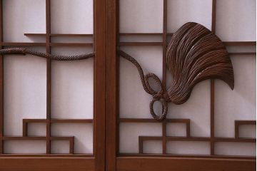 ラフジュ工房オリジナル　アンティーク建具リメイク　扇菊　こだわりの和空間づくりが叶う脚付きサイドボード(書院戸、組子、キャビネット)(R-037605)