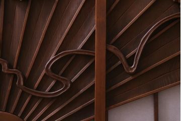 ラフジュ工房オリジナル　アンティーク建具リメイク　扇菊　こだわりの和空間づくりが叶う脚付きサイドボード(書院戸、組子、キャビネット)(R-037605)