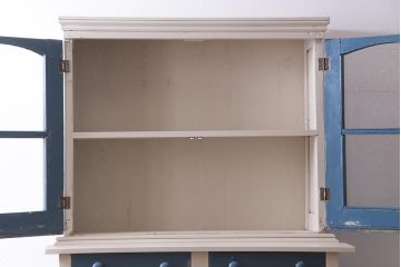 アンティーク家具 フランスアンティーク パイン材 気泡ガラス アイボリーとネイビーのペイントがお洒落な食器棚(収納棚、キャビネット)(R-037606)