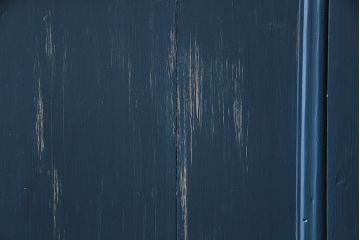 アンティーク家具　フランスアンティーク　パイン材　気泡ガラス　アイボリーとネイビーのペイントがお洒落な食器棚(収納棚、キャビネット)(R-037606)