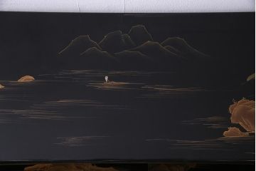 中古　山水図　和の空間を高める漆塗り風の茶棚(飾り棚)(R-037608)