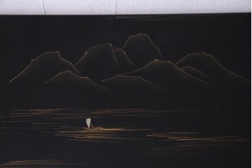 中古　山水図　和の空間を高める漆塗り風の茶棚(飾り棚)(R-037608)